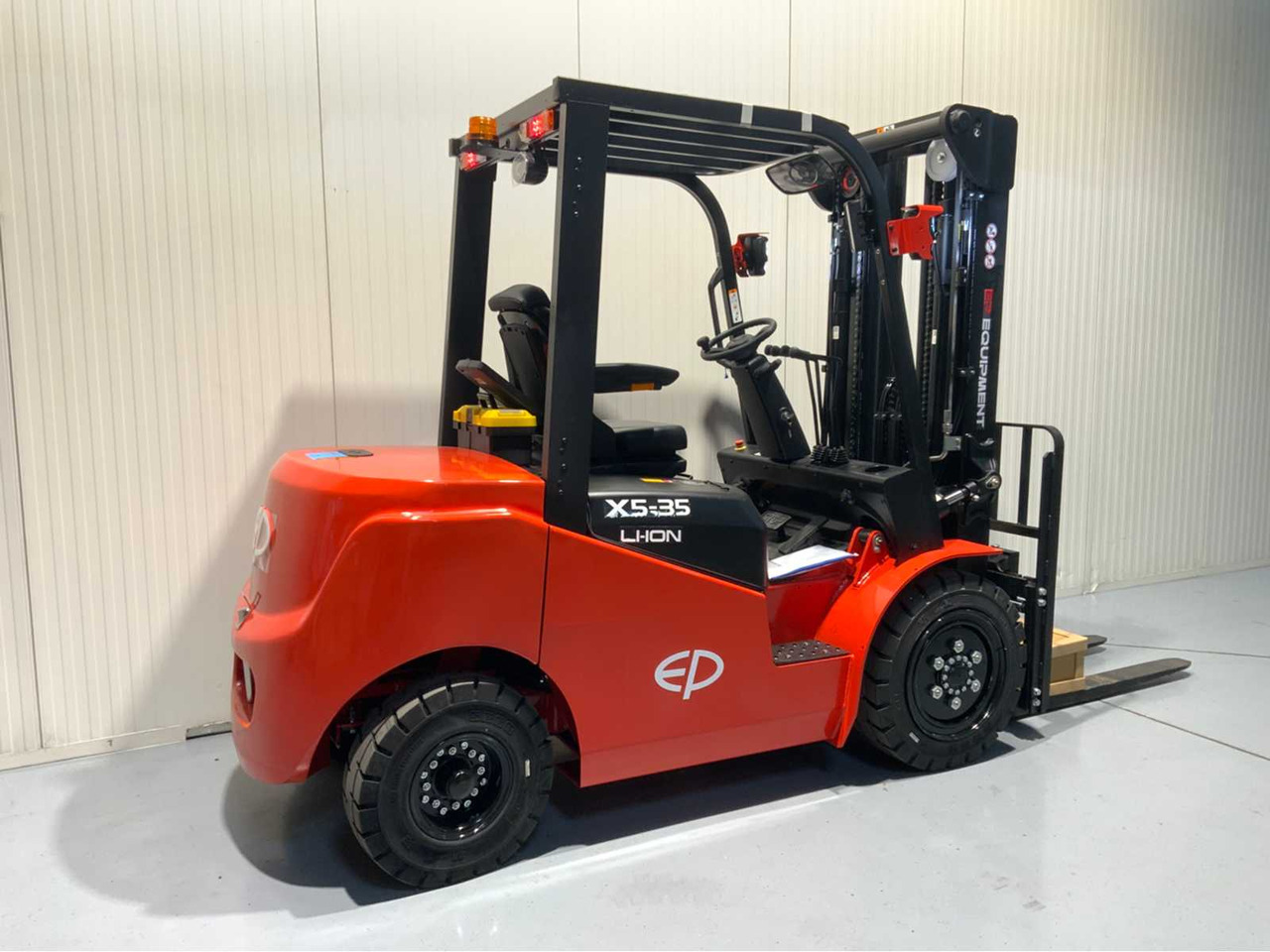 EP 3500KG LIFTING CAPACITY- 4.8 METER PLYWOOD, FREE-LIFT, SIDE-SHIFT FORKLIFT - Xe nâng: hình 4 EP 3500KG LIFTING CAPACITY- 4.8 METER PLYWOOD, FREE-LIFT, SIDE-SHIFT FORKLIFT - Xe nâng: hình 4