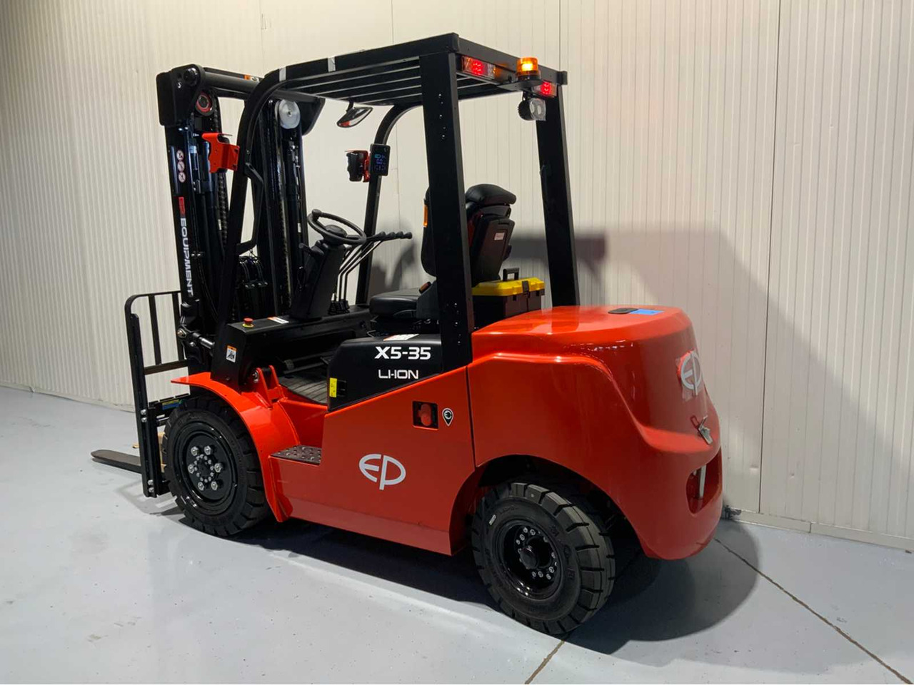EP 3500KG LIFTING CAPACITY- 4.8 METER PLYWOOD, FREE-LIFT, SIDE-SHIFT FORKLIFT - Xe nâng: hình 3 EP 3500KG LIFTING CAPACITY- 4.8 METER PLYWOOD, FREE-LIFT, SIDE-SHIFT FORKLIFT - Xe nâng: hình 3