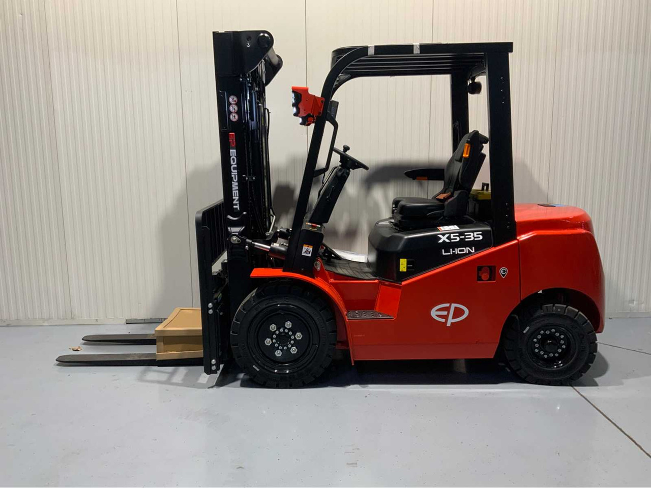 EP 3500KG LIFTING CAPACITY- 4.8 METER PLYWOOD, FREE-LIFT, SIDE-SHIFT FORKLIFT - Xe nâng: hình 2 EP 3500KG LIFTING CAPACITY- 4.8 METER PLYWOOD, FREE-LIFT, SIDE-SHIFT FORKLIFT - Xe nâng: hình 2