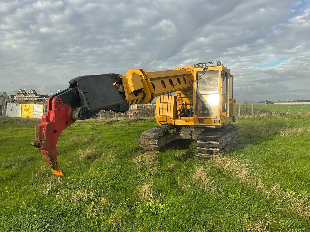 EWK TR2212 - Máy xúc bánh xích: hình 1 EWK TR2212 - Máy xúc bánh xích: hình 1