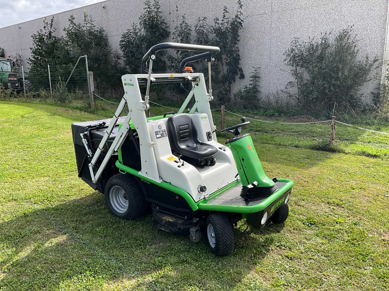 Etesia H124D - Máy cắt cỏ vườn: hình 4 Etesia H124D - Máy cắt cỏ vườn: hình 4