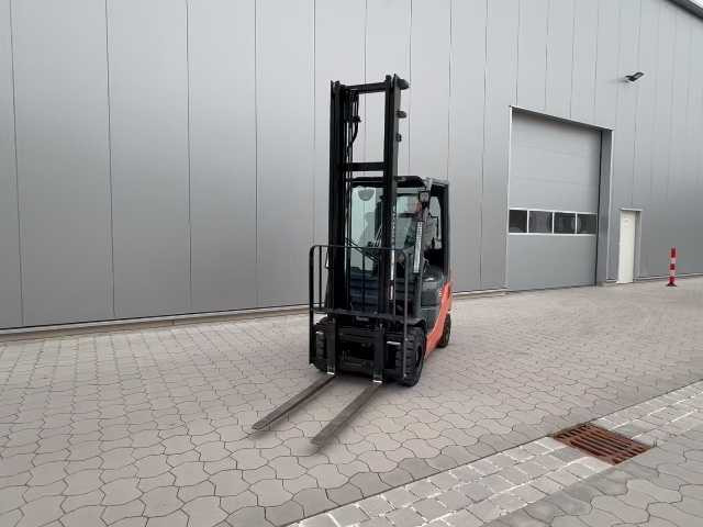 FORKLIFT TOYOTA 02-8FGF15 - Xe nâng: hình 2 FORKLIFT TOYOTA 02-8FGF15 - Xe nâng: hình 2