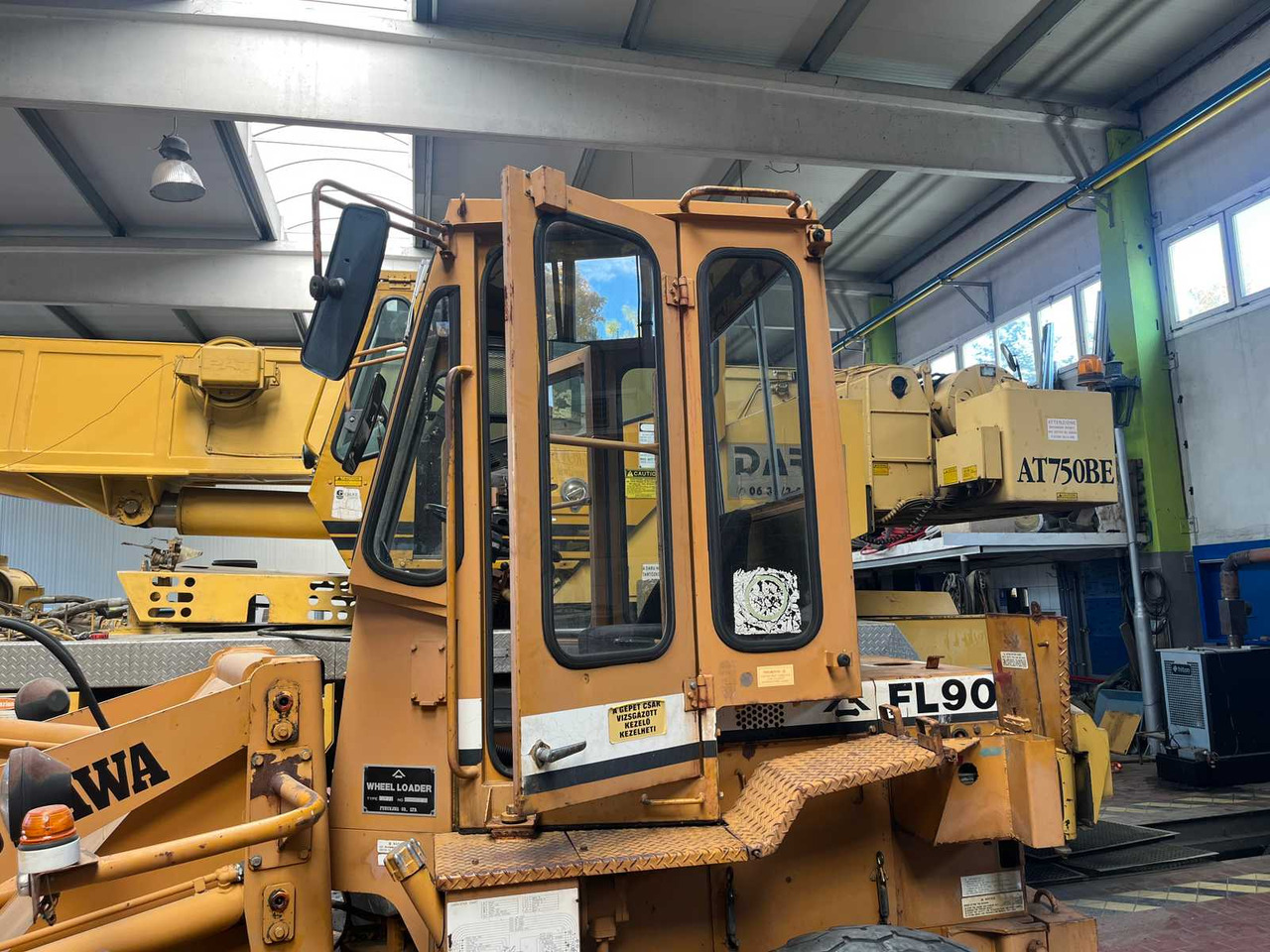 FURUKAWA FL90 WHEEL LOADER - Máy xúc lật bánh lốp: hình 5 FURUKAWA FL90 WHEEL LOADER - Máy xúc lật bánh lốp: hình 5