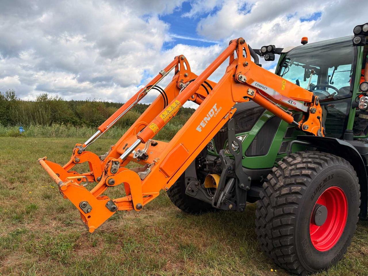 Fendt 4X75 - Máy chất hàng trước cho máy cày: hình 1 Fendt 4X75 - Máy chất hàng trước cho máy cày: hình 1