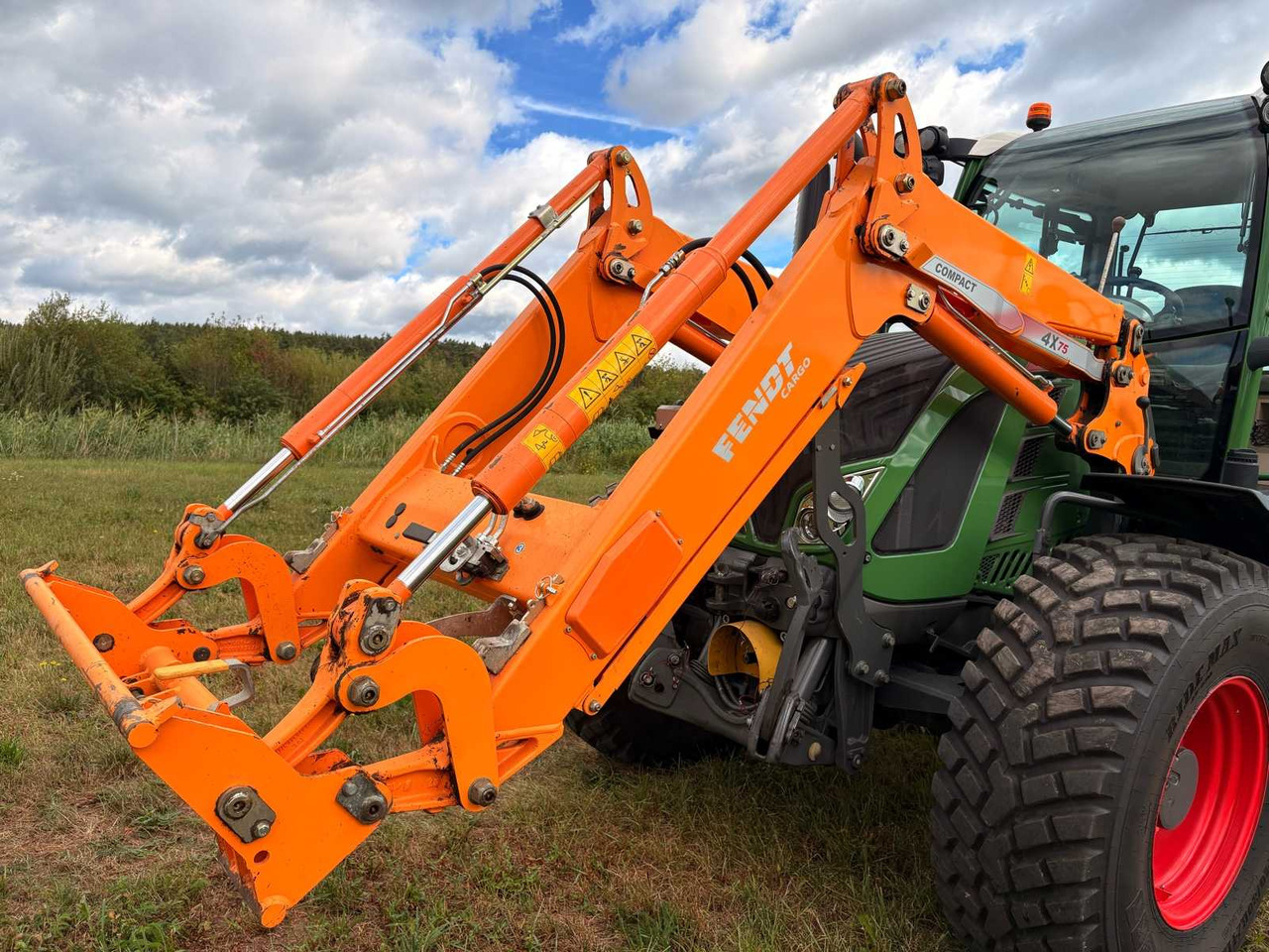 Fendt 4X75 - Máy chất hàng trước cho máy cày: hình 2 Fendt 4X75 - Máy chất hàng trước cho máy cày: hình 2
