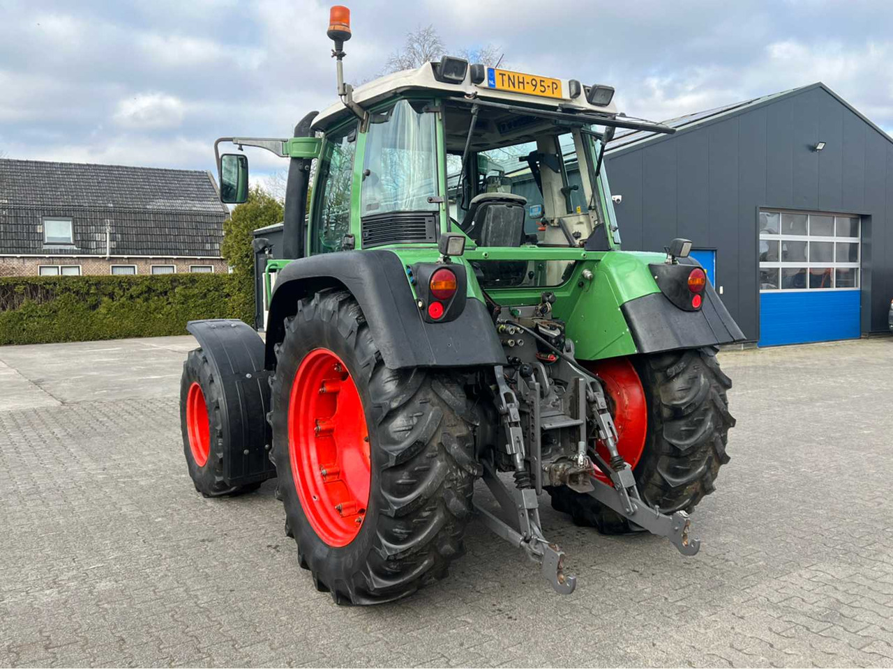 Fendt Farmer 410 - Máy cày: hình 2 Fendt Farmer 410 - Máy cày: hình 2
