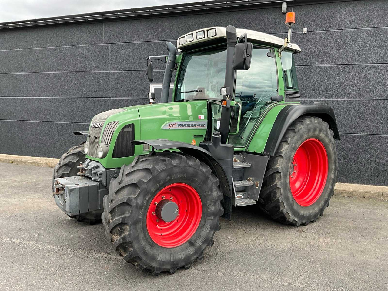 Fendt Farmer 412 vario - Máy cày: hình 1 Fendt Farmer 412 vario - Máy cày: hình 1