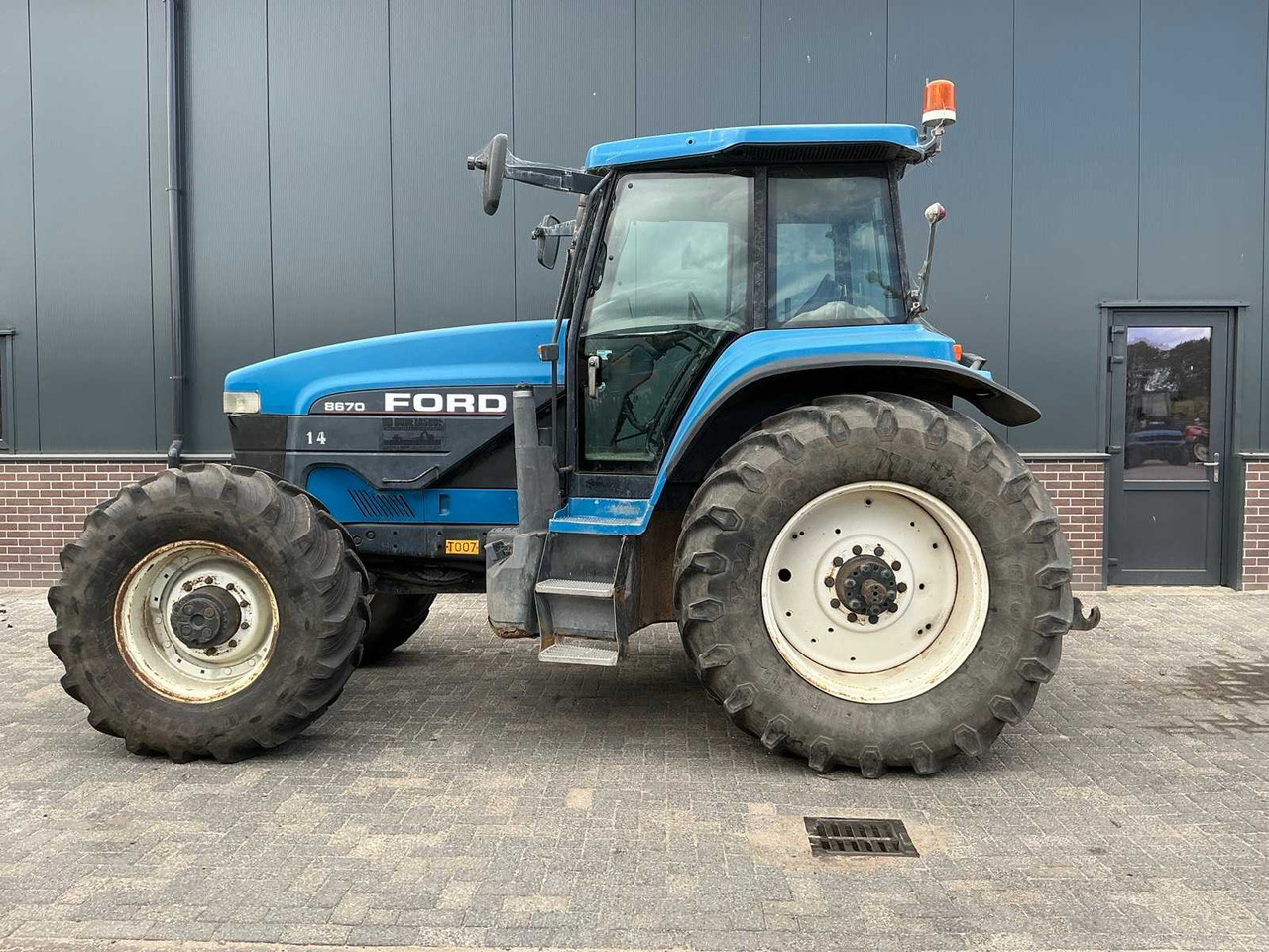 Ford 8670 - Máy cày: hình 2 Ford 8670 - Máy cày: hình 2