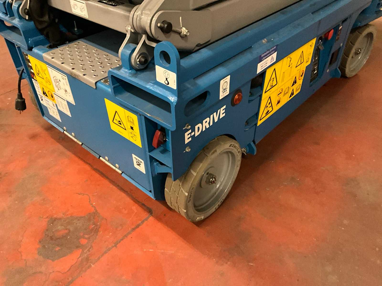 Nền bục trên không GENIE GD-1432M AERIAL PLATFORM: hình 14 Nền bục trên không GENIE GD-1432M AERIAL PLATFORM: hình 14