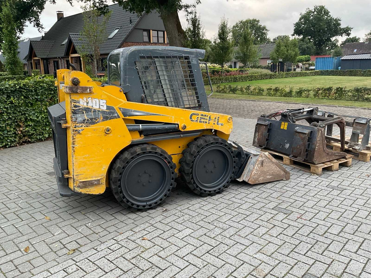 Gehl R105 - Máy xúc lật đa năng: hình 5 Gehl R105 - Máy xúc lật đa năng: hình 5