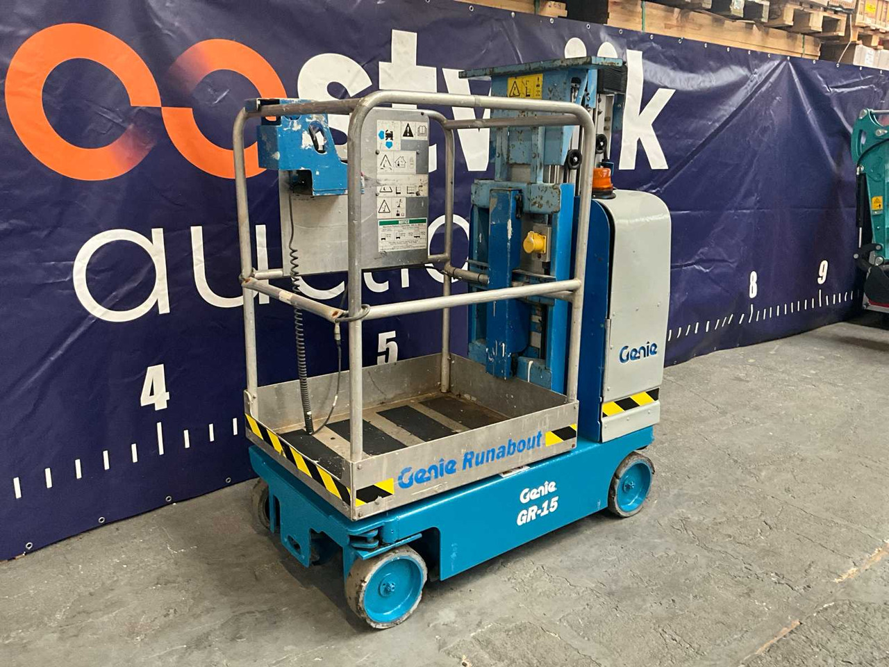 Genie GR-15 - Nền bục trên không: hình 1 Genie GR-15 - Nền bục trên không: hình 1