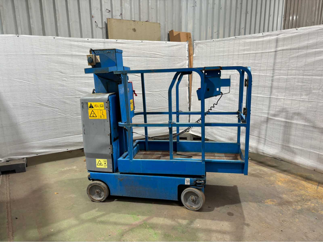 Genie GRC12 - Nền bục trên không: hình 2 Genie GRC12 - Nền bục trên không: hình 2
