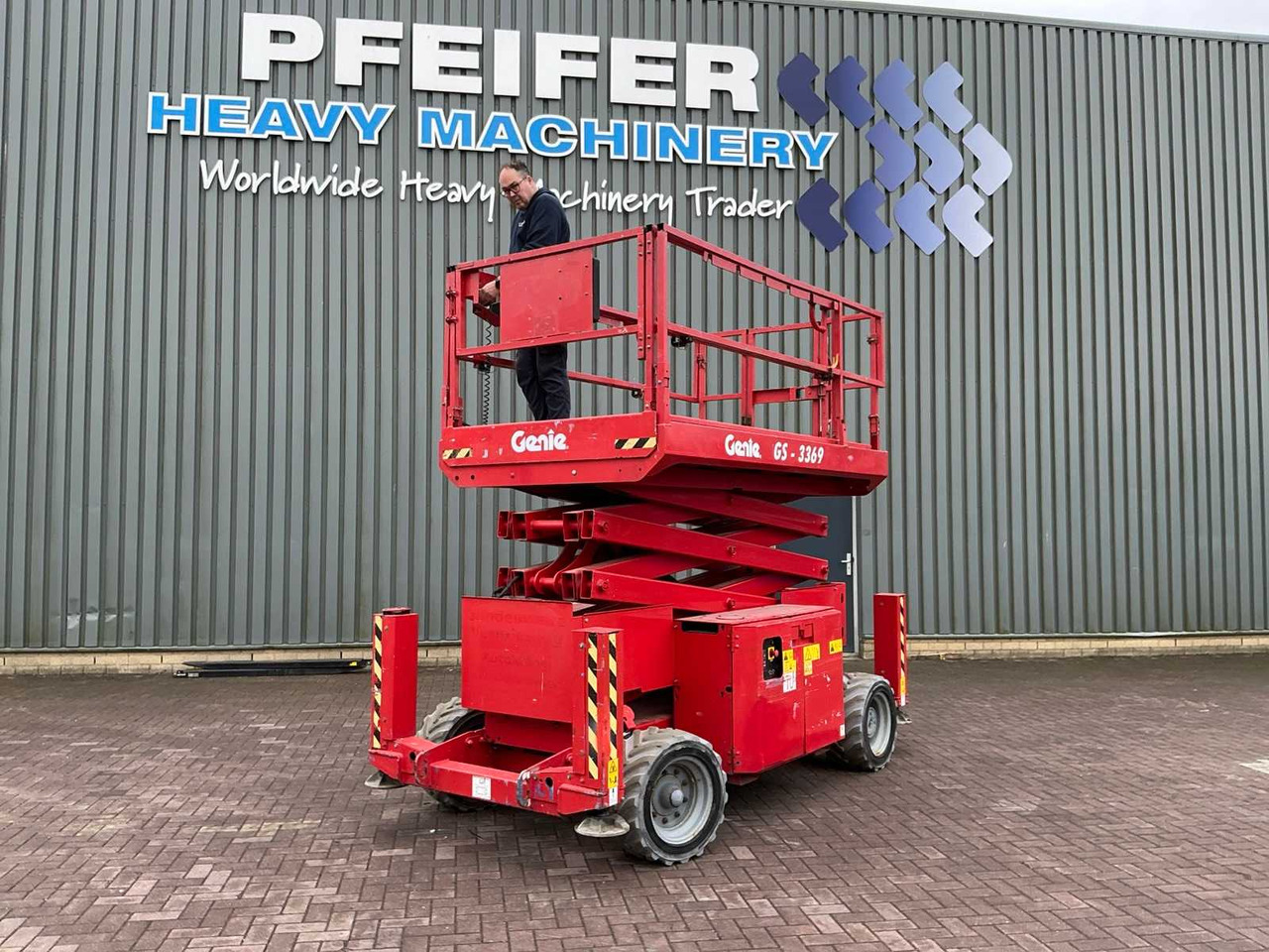 Genie GS-3369 - Nền bục trên không: hình 2 Genie GS-3369 - Nền bục trên không: hình 2