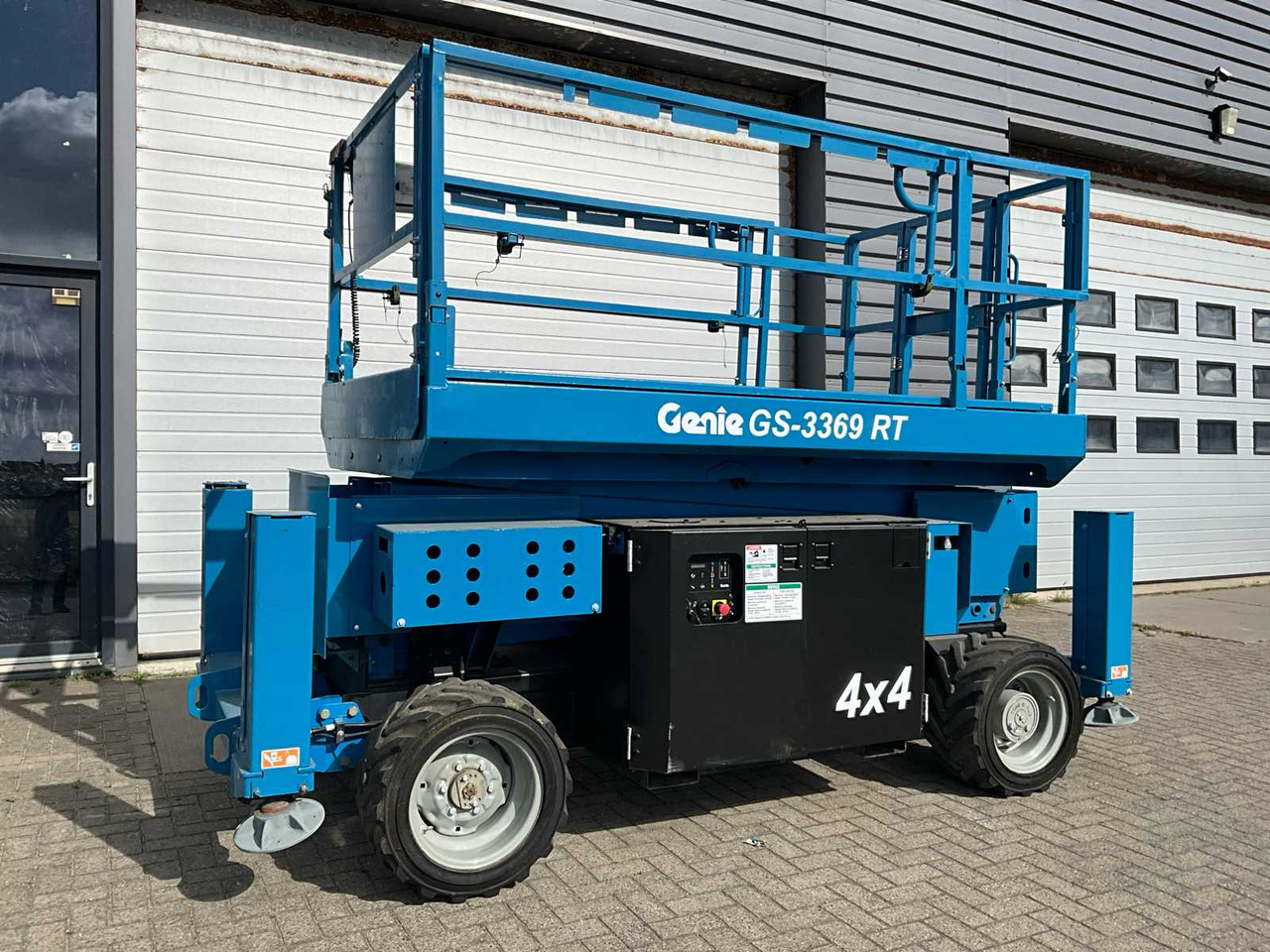 Genie GS-3369 RT - Nền bục trên không: hình 1 Genie GS-3369 RT - Nền bục trên không: hình 1