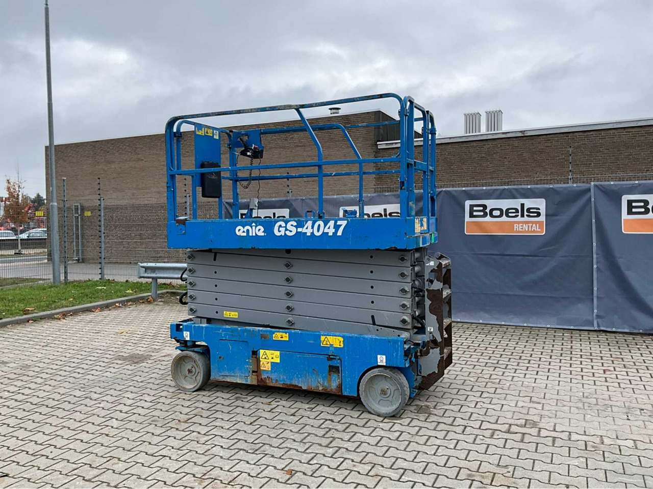 Genie GS-4047 - Nền bục trên không: hình 2 Genie GS-4047 - Nền bục trên không: hình 2