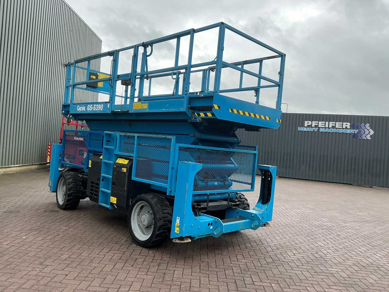 Genie GS-5390 - Nền bục trên không: hình 3 Genie GS-5390 - Nền bục trên không: hình 3