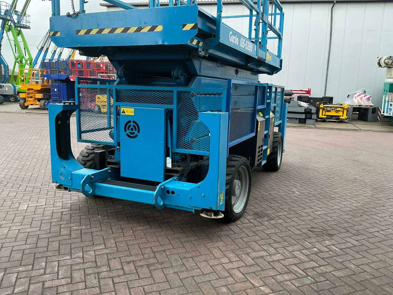 Genie GS-5390 - Nền bục trên không: hình 5 Genie GS-5390 - Nền bục trên không: hình 5