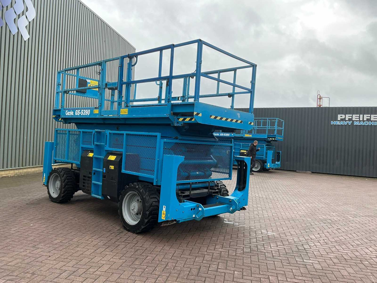 Genie GS-5390 - Nền bục trên không: hình 3 Genie GS-5390 - Nền bục trên không: hình 3