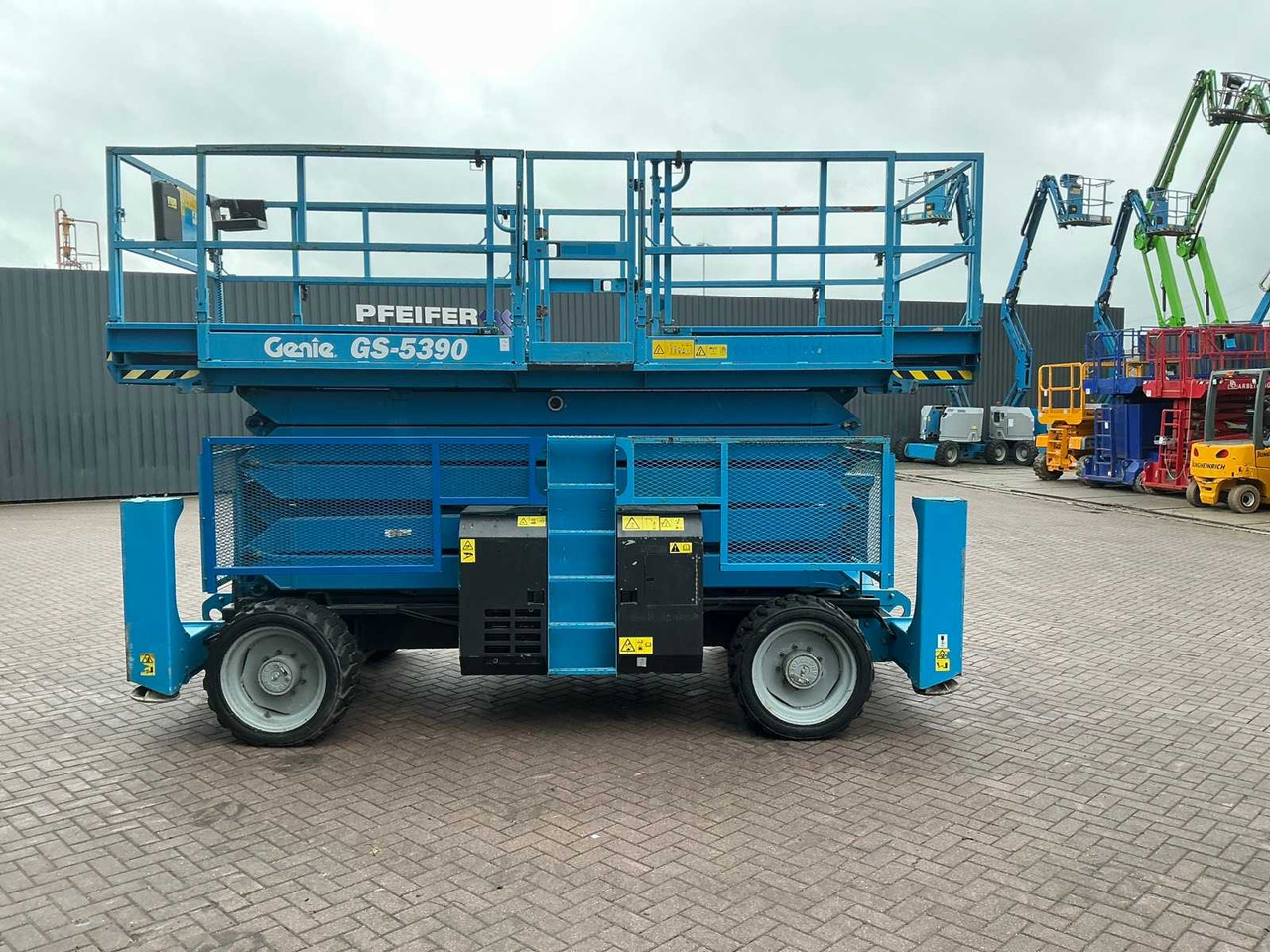 Genie GS-5390 - Nền bục trên không: hình 4 Genie GS-5390 - Nền bục trên không: hình 4