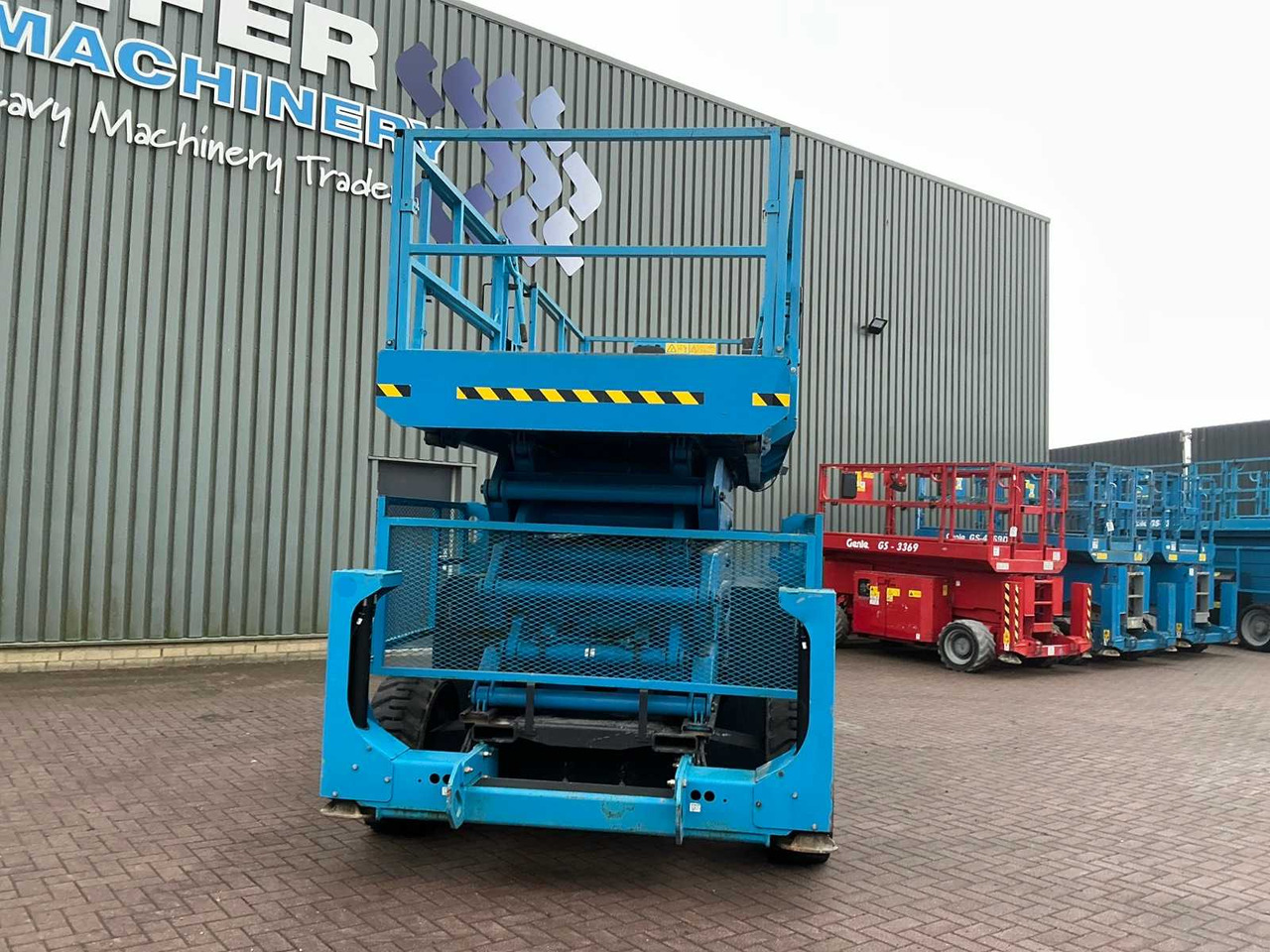 Genie GS-5390 - Nền bục trên không: hình 2 Genie GS-5390 - Nền bục trên không: hình 2