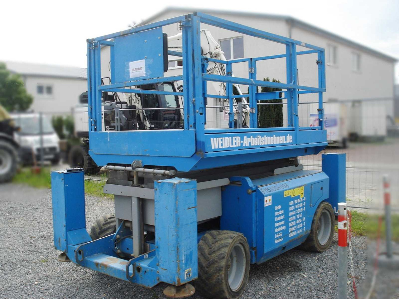 Genie GS3268 - Nền bục trên không: hình 1 Genie GS3268 - Nền bục trên không: hình 1