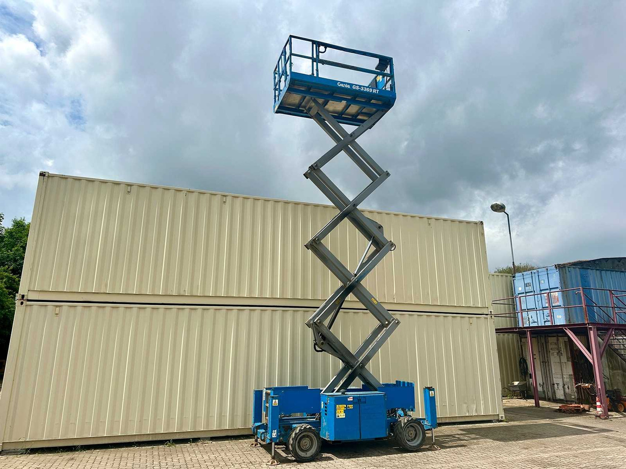 Genie GS3369RT 4x4 - Nền bục trên không: hình 2 Genie GS3369RT 4x4 - Nền bục trên không: hình 2