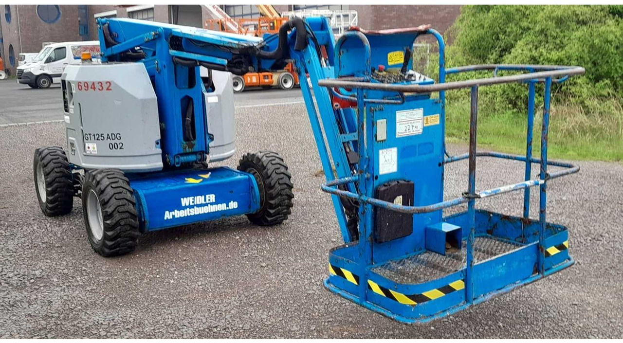 Genie Z34/22 - Nền bục trên không: hình 1 Genie Z34/22 - Nền bục trên không: hình 1