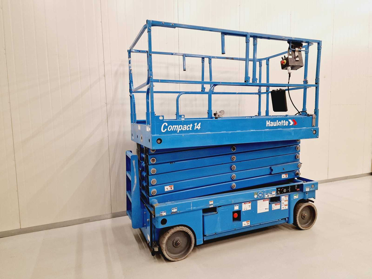 Haulotte Compact 14 - Nền bục trên không: hình 1 Haulotte Compact 14 - Nền bục trên không: hình 1