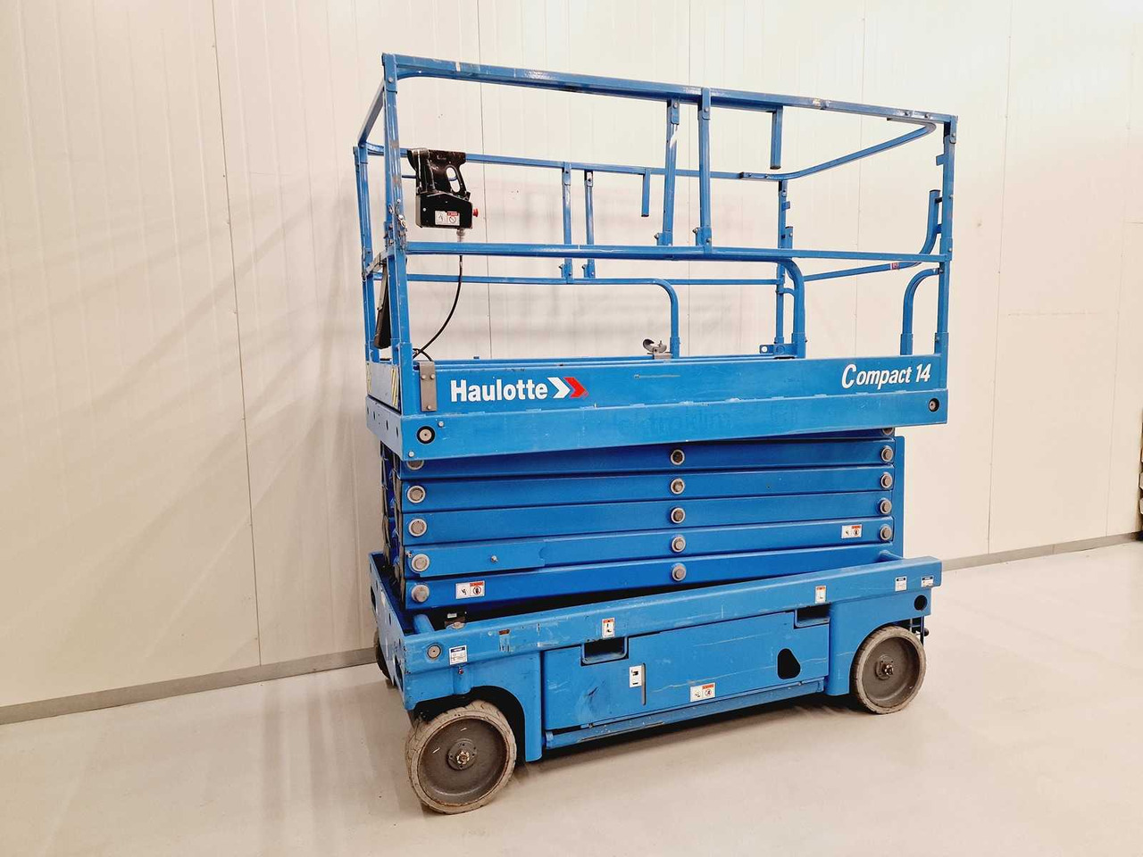 Haulotte Compact 14 - Nền bục trên không: hình 5 Haulotte Compact 14 - Nền bục trên không: hình 5