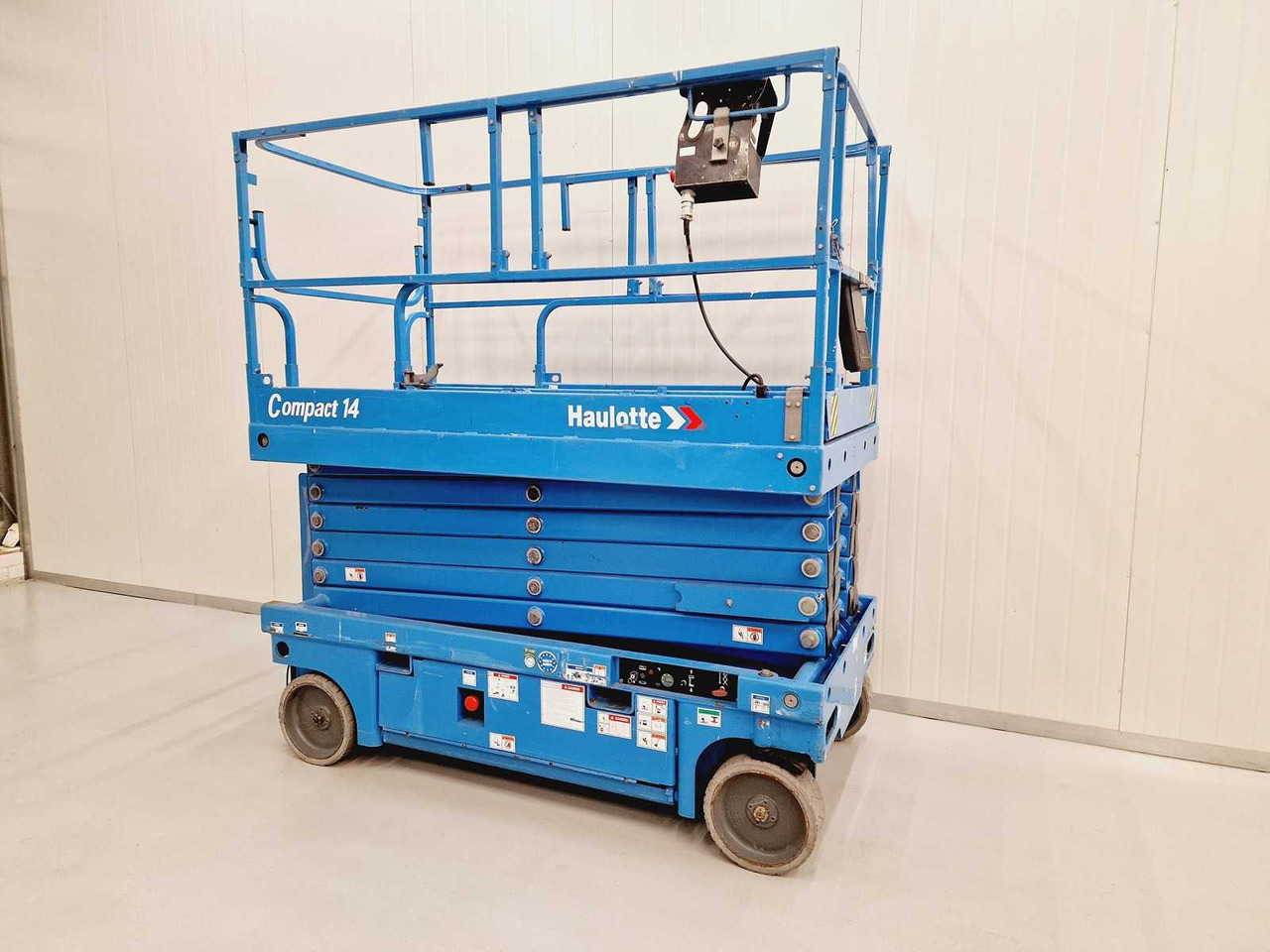 Haulotte Compact 14 - Nền bục trên không: hình 3 Haulotte Compact 14 - Nền bục trên không: hình 3