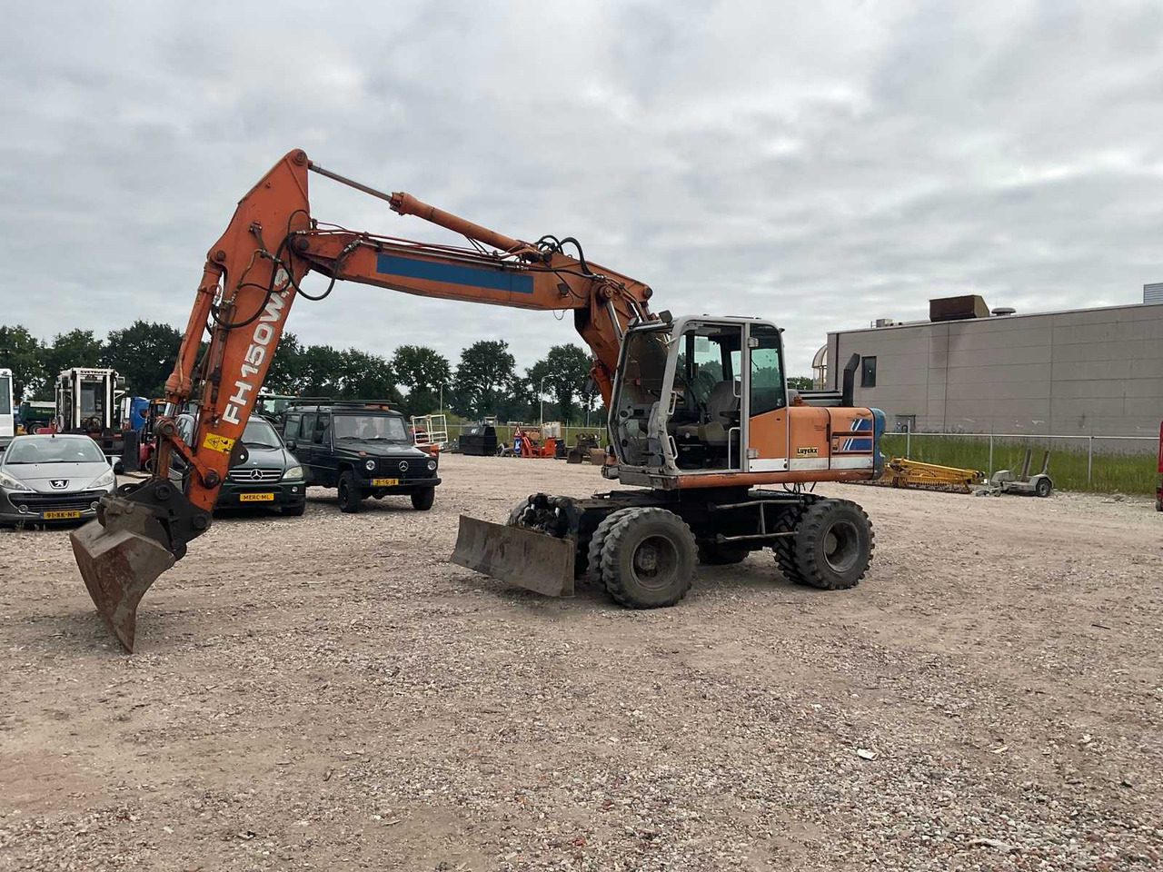 Hitachi FH 150W.3 - Cẩu bánh lốp: hình 2 Hitachi FH 150W.3 - Cẩu bánh lốp: hình 2