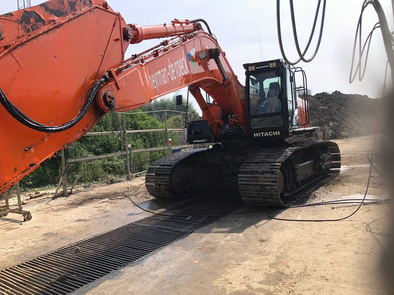 Hitachi Zaxis 530LCH - Máy xúc bánh xích: hình 4 Hitachi Zaxis 530LCH - Máy xúc bánh xích: hình 4