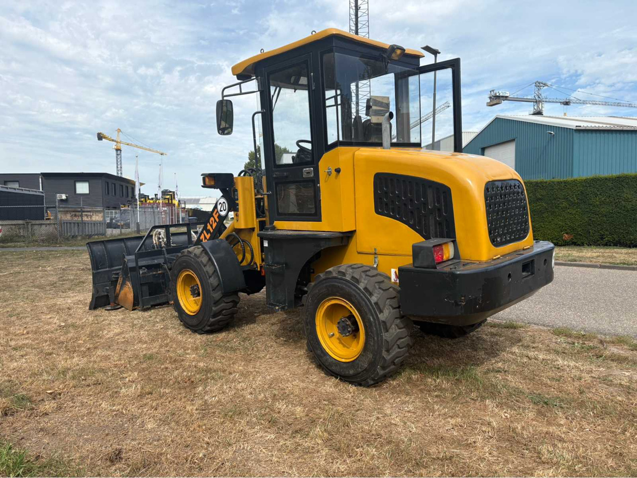 Hytec ZL 12 F - Máy xúc lật bánh lốp: hình 4 Hytec ZL 12 F - Máy xúc lật bánh lốp: hình 4