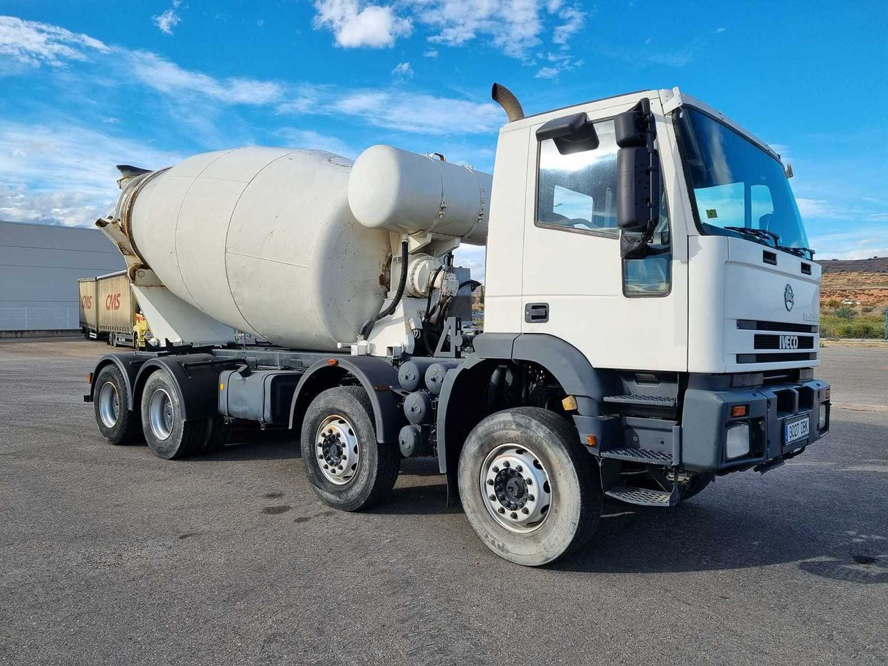 IVECO EUROTRAKKER 380 - Xe trộn bê tông: hình 2 IVECO EUROTRAKKER 380 - Xe trộn bê tông: hình 2