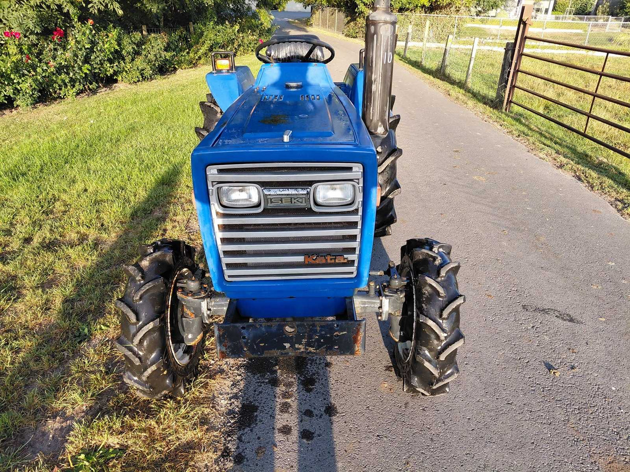 Iseki TL2100 - Máy cày mini: hình 2 Iseki TL2100 - Máy cày mini: hình 2
