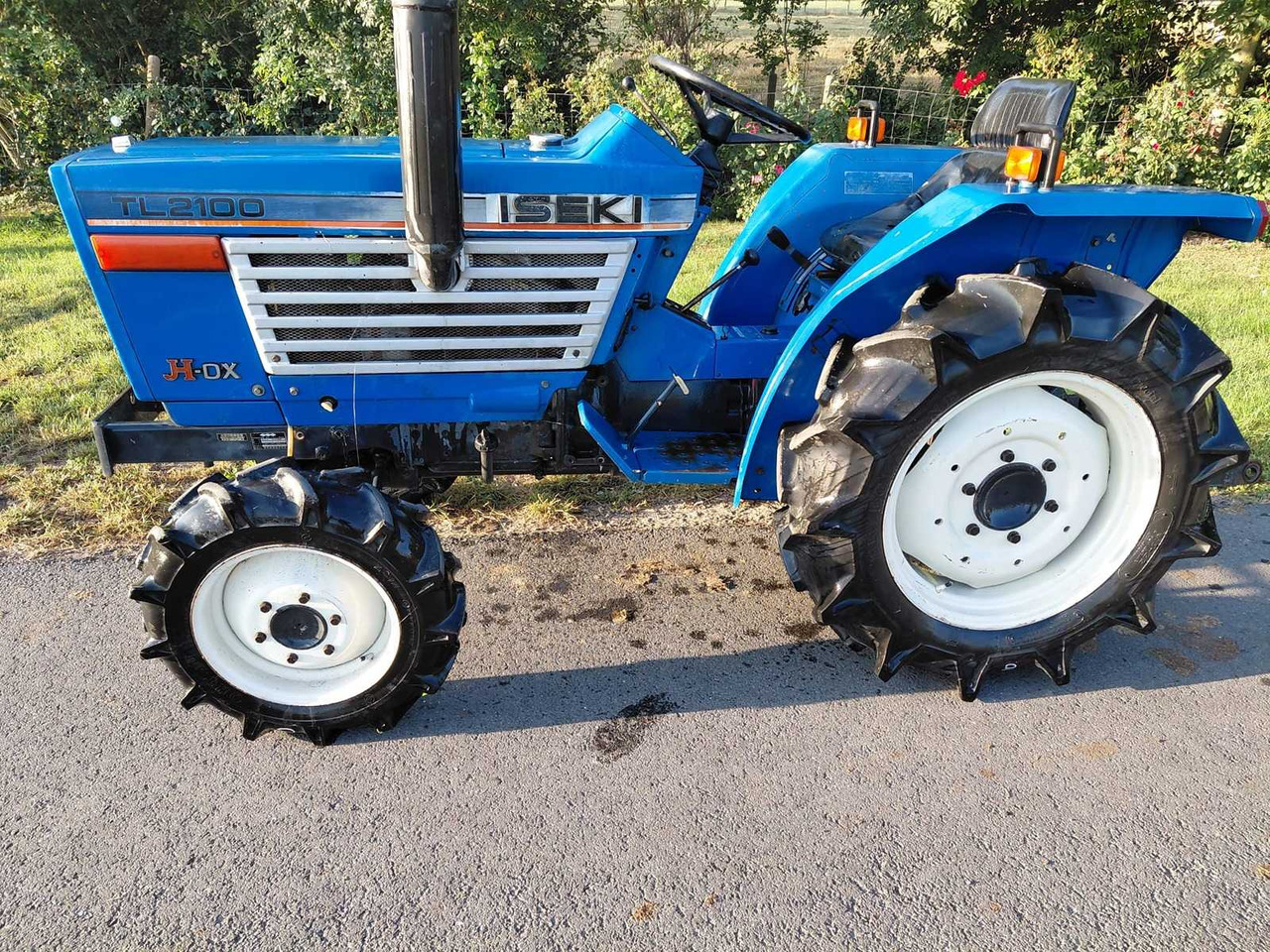 Iseki TL2100 - Máy cày mini: hình 1 Iseki TL2100 - Máy cày mini: hình 1