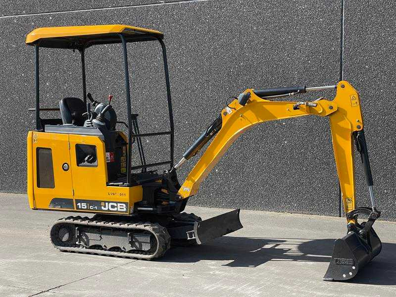 JCB 15 C-1 - Máy xúc bánh xích: hình 1 JCB 15 C-1 - Máy xúc bánh xích: hình 1