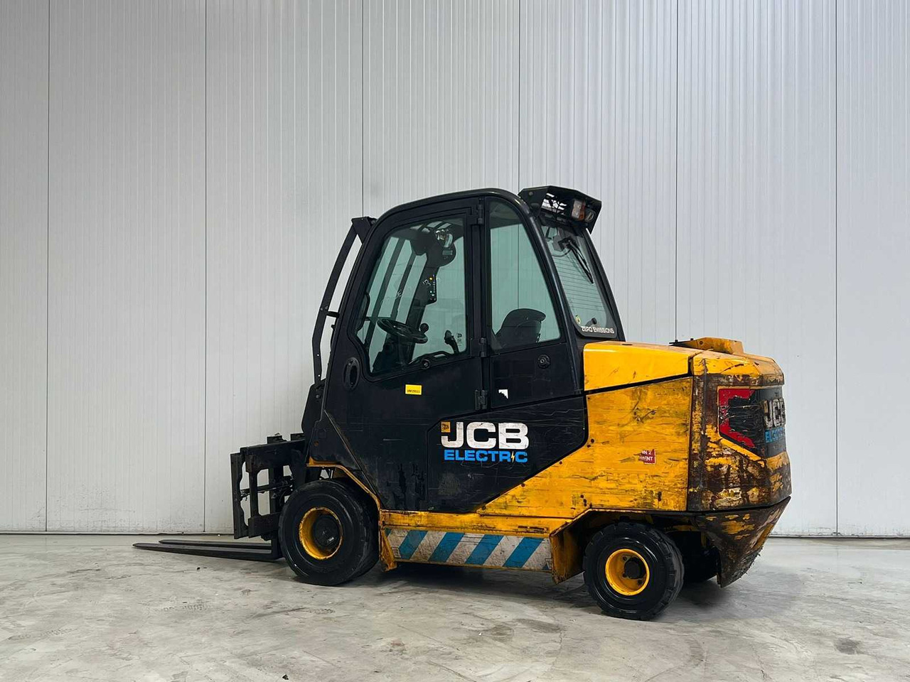 JCB - 2020 - TLT30-19E WITH FORK POSITIONER - FORKLIFT - SIDE-SHIFT - Xe nâng: hình 2 JCB - 2020 - TLT30-19E WITH FORK POSITIONER - FORKLIFT - SIDE-SHIFT - Xe nâng: hình 2