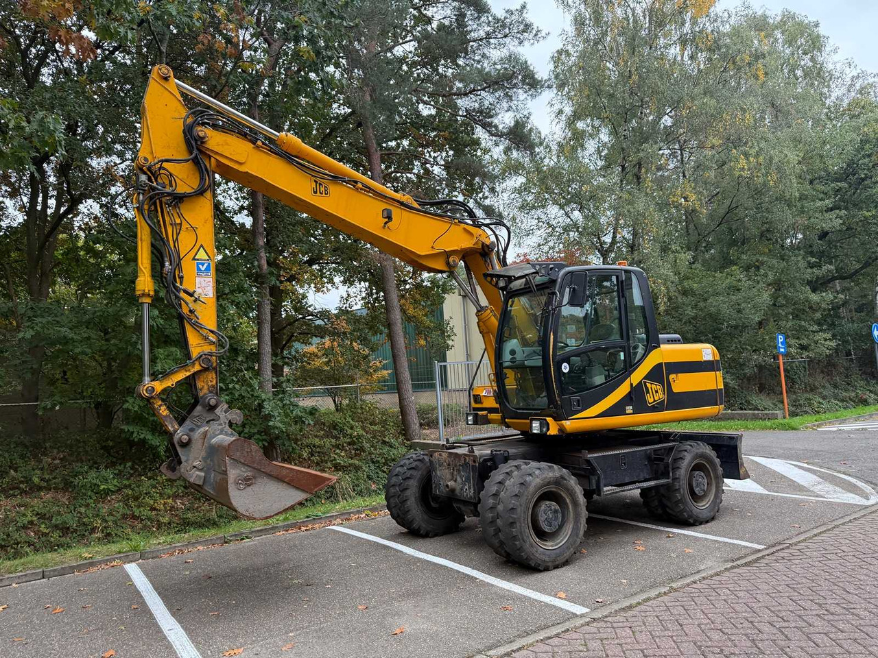 JCB JS 145 W - Máy xúc bánh lốp: hình 2 JCB JS 145 W - Máy xúc bánh lốp: hình 2