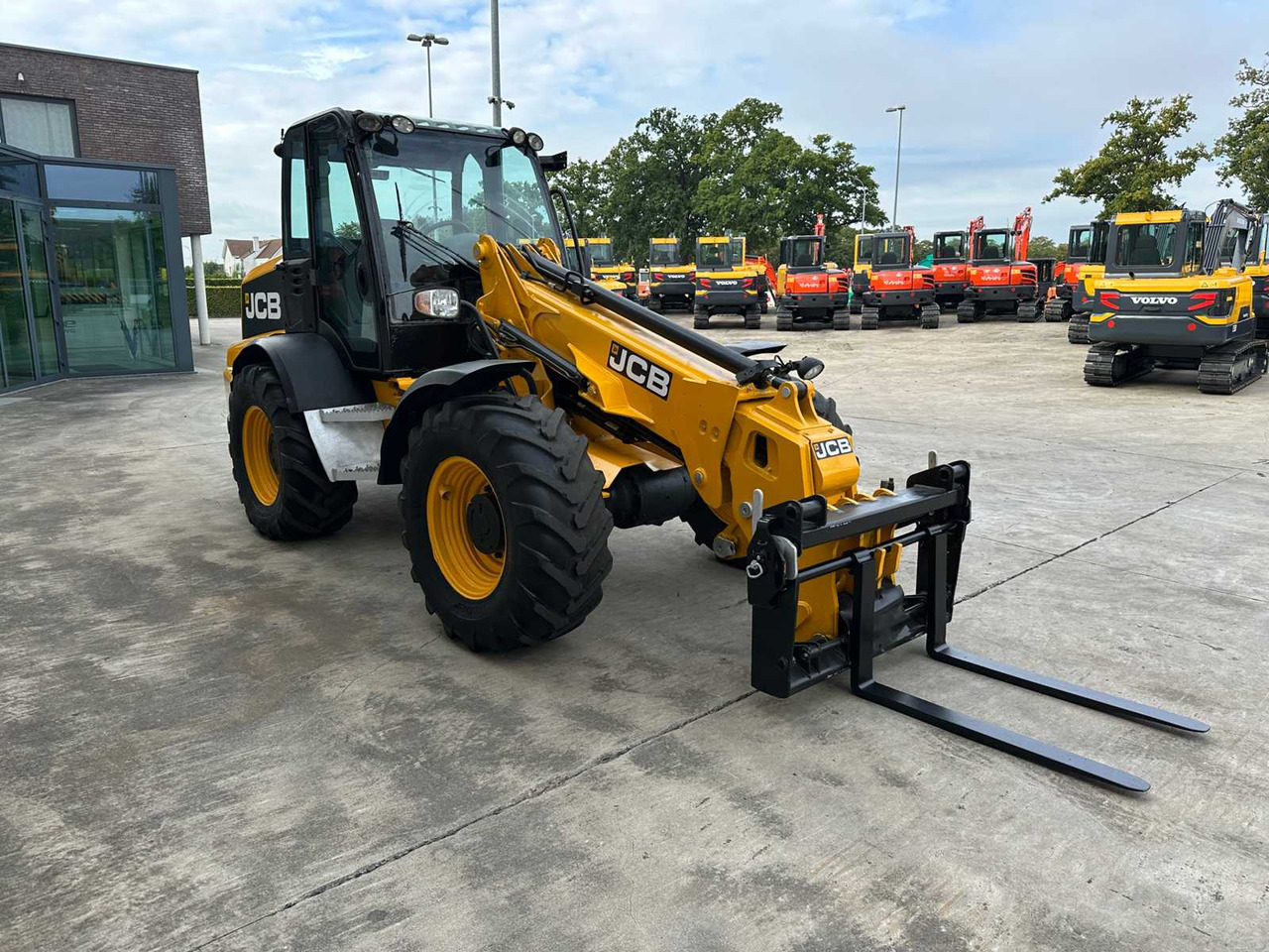 JCB TM310S - Máy xúc lật bánh lốp: hình 3 JCB TM310S - Máy xúc lật bánh lốp: hình 3