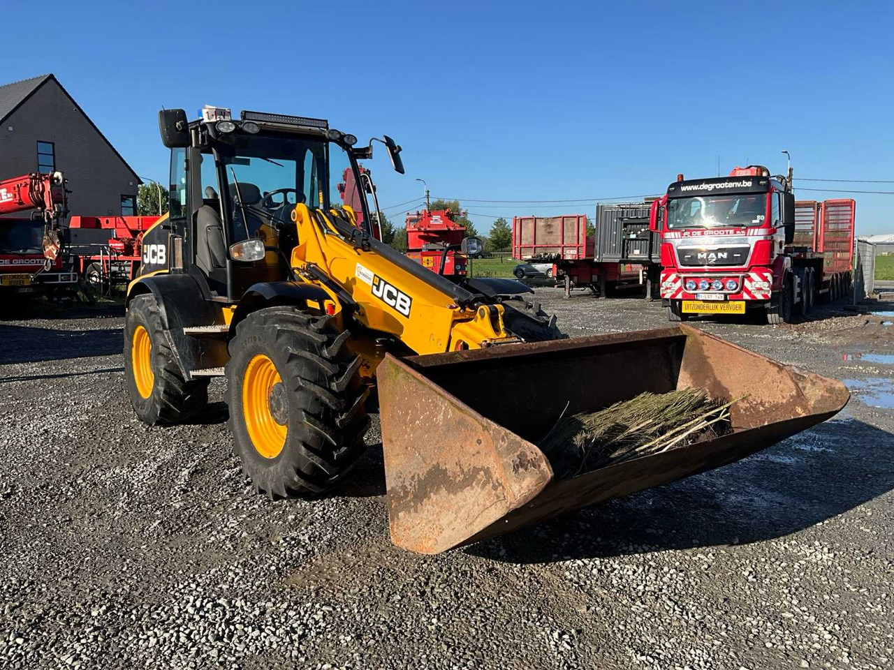 JCB TM320 - Máy xúc bánh lốp: hình 2 JCB TM320 - Máy xúc bánh lốp: hình 2