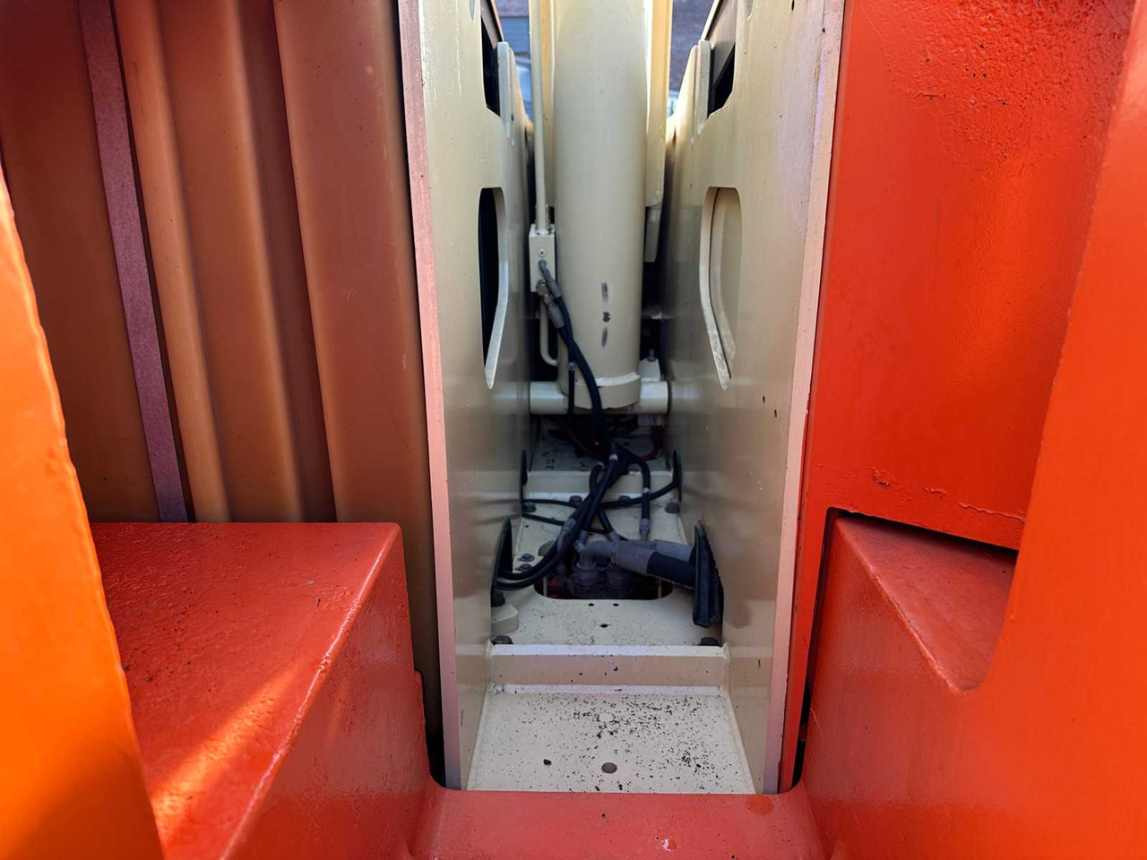 Nền bục trên không JLG - 1998 - 600AJ - AERIAL PLATFORM: hình 42 Nền bục trên không JLG - 1998 - 600AJ - AERIAL PLATFORM: hình 42