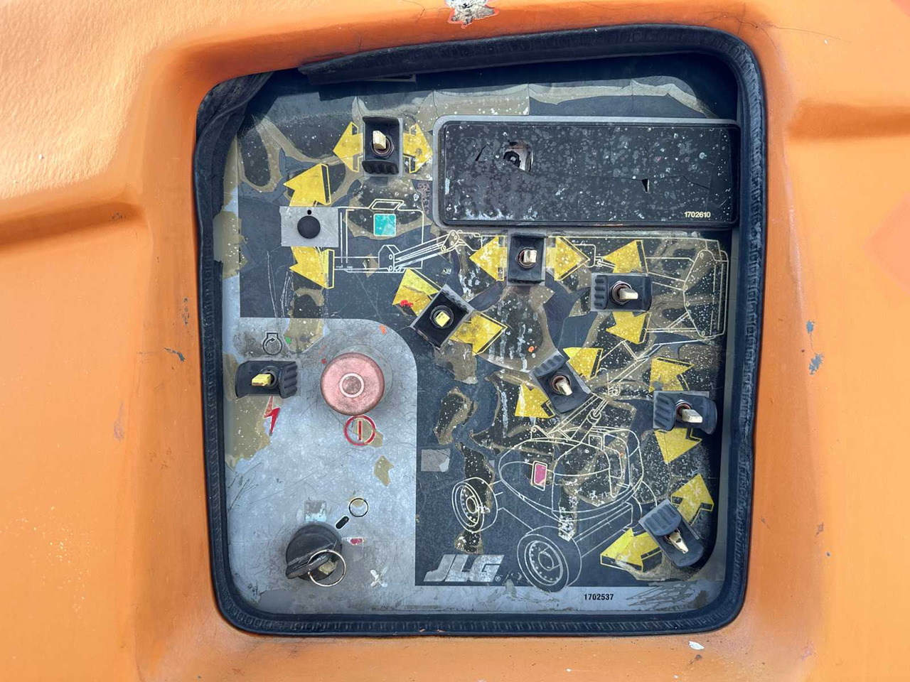 Nền bục trên không JLG - 1998 - 600AJ - AERIAL PLATFORM: hình 28 Nền bục trên không JLG - 1998 - 600AJ - AERIAL PLATFORM: hình 28