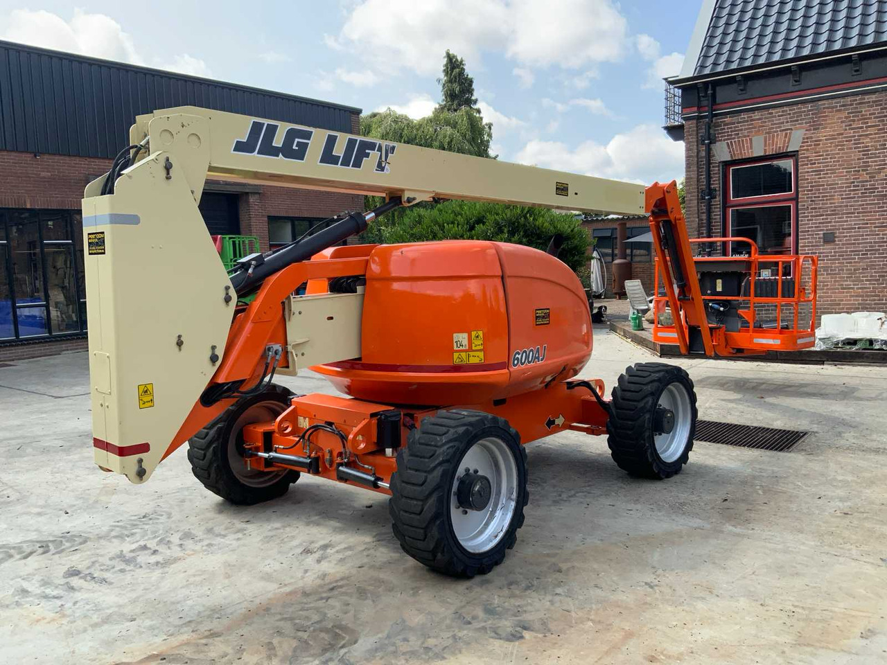 JLG 600AJ - Nền bục trên không: hình 1 JLG 600AJ - Nền bục trên không: hình 1