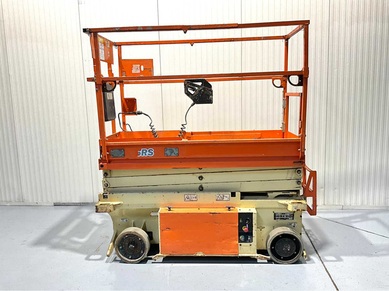JLG -6RS - AERIAL PLATFORM, BJ. 2015 WORKING HEIGHT 7.8M, EXTENDABLE TO 2.55M - Nền bục trên không: hình 2 JLG -6RS - AERIAL PLATFORM, BJ. 2015 WORKING HEIGHT 7.8M, EXTENDABLE TO 2.55M - Nền bục trên không: hình 2