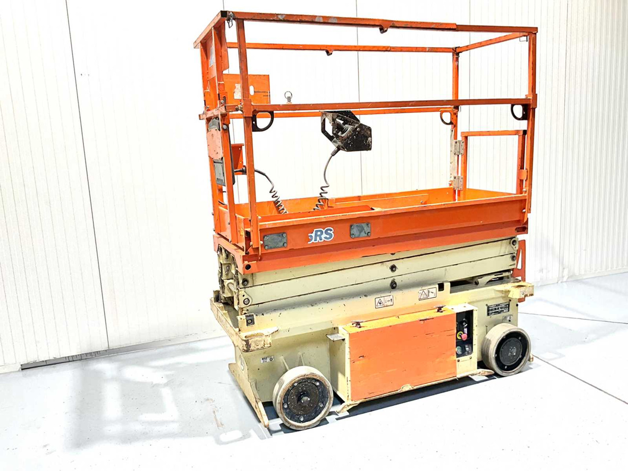 JLG -6RS - AERIAL PLATFORM, BJ. 2015 WORKING HEIGHT 7.8M, EXTENDABLE TO 2.55M - Nền bục trên không: hình 1 JLG -6RS - AERIAL PLATFORM, BJ. 2015 WORKING HEIGHT 7.8M, EXTENDABLE TO 2.55M - Nền bục trên không: hình 1
