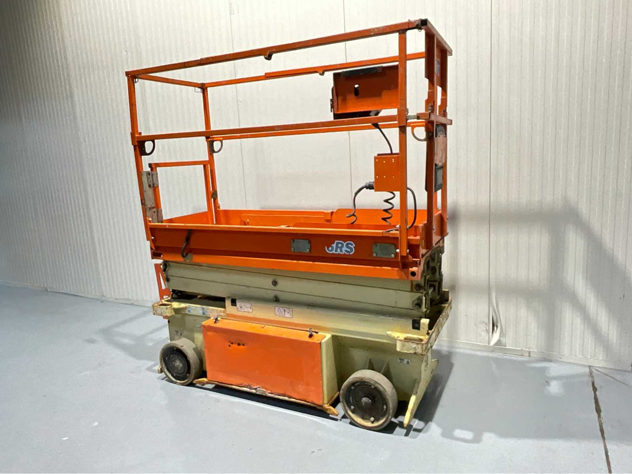 JLG -6RS - AERIAL PLATFORM, WORKING HEIGHT 7.8M, EXTENDABLE TO 2.55M, 199 HOURS. YEAR 2015 - Nền bục trên không: hình 3 JLG -6RS - AERIAL PLATFORM, WORKING HEIGHT 7.8M, EXTENDABLE TO 2.55M, 199 HOURS. YEAR 2015 - Nền bục trên không: hình 3