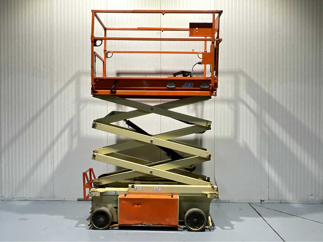 JLG -6RS - AERIAL PLATFORM, WORKING HEIGHT 7.8M, EXTENDABLE TO 2.55M, 199 HOURS. YEAR 2015 - Nền bục trên không: hình 4 JLG -6RS - AERIAL PLATFORM, WORKING HEIGHT 7.8M, EXTENDABLE TO 2.55M, 199 HOURS. YEAR 2015 - Nền bục trên không: hình 4