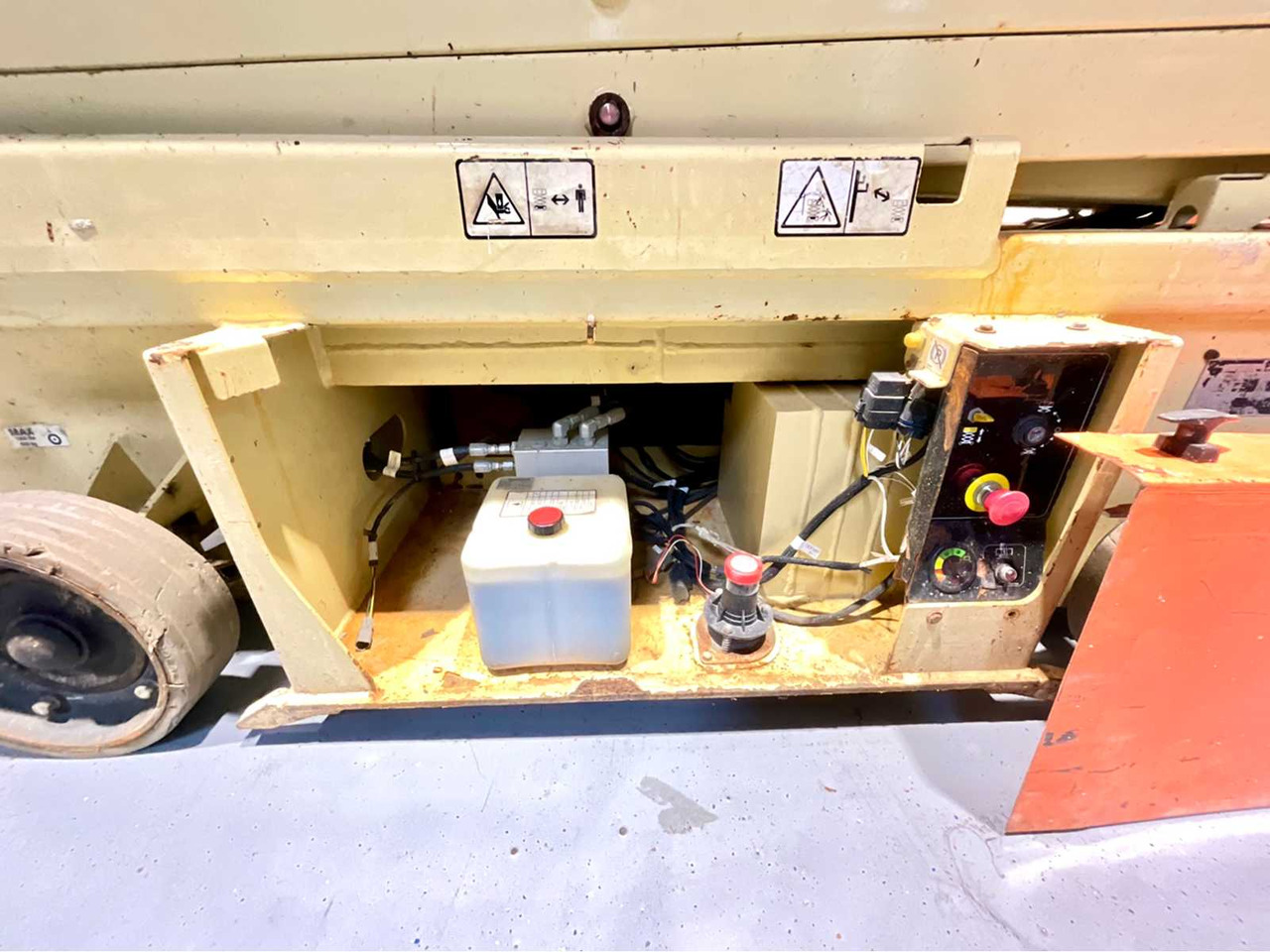 JLG -6RS - AERIAL WORK PLATFORM, 2015, 7.8M, 279 HOURS, SCISSOR LIFT - Nền bục trên không: hình 5 JLG -6RS - AERIAL WORK PLATFORM, 2015, 7.8M, 279 HOURS, SCISSOR LIFT - Nền bục trên không: hình 5