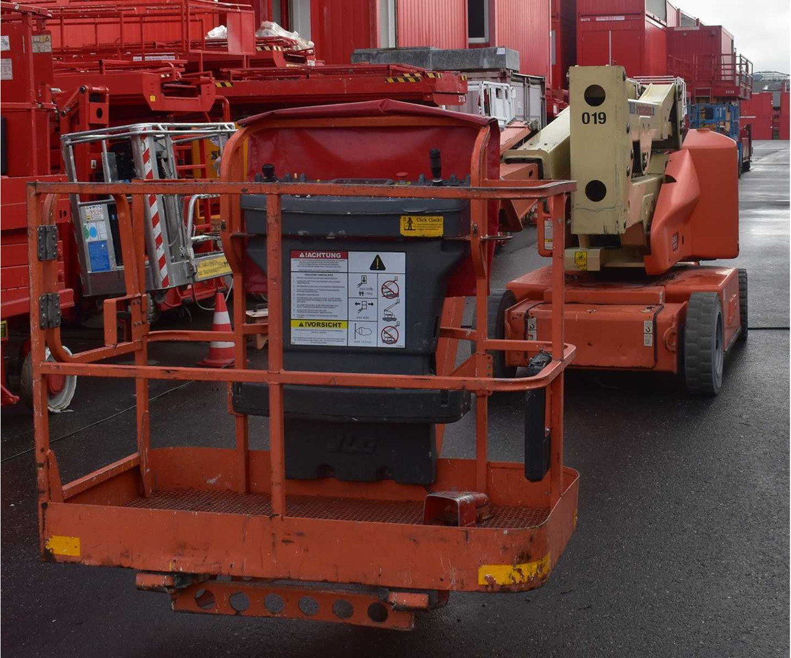 JLG E400AJPn - Nền bục trên không: hình 1 JLG E400AJPn - Nền bục trên không: hình 1